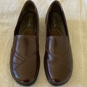 Ladies Clark’s slipper brown only been worn one